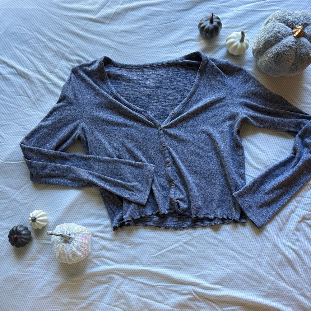 American Eagle Outfitters Heathered Blue V-Neck Shirt